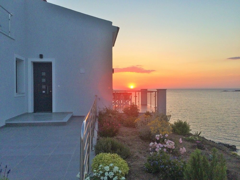 Eleia Seafront Rooms & Villas Petra  Exterior photo